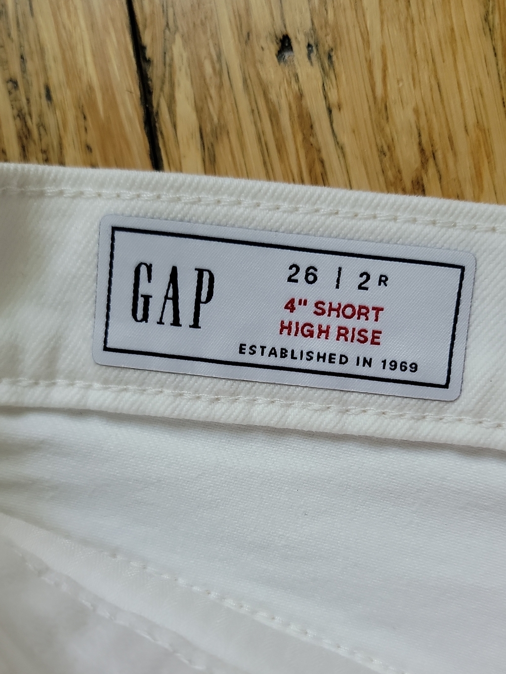 Gap 4 Inch High Rise Short White Women's High-Rise Denim Shorts - Picture 7 of 8